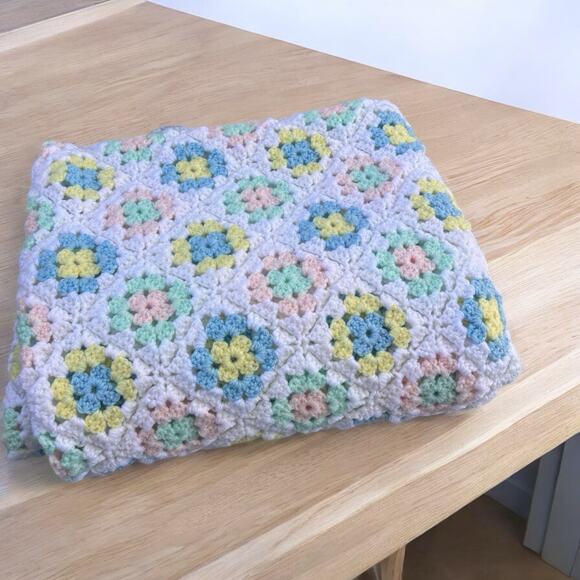 New Crochet Baby Afghan Throw Blanket Pastel Granny Square Handmade 45x67 - Picture 1 of 8